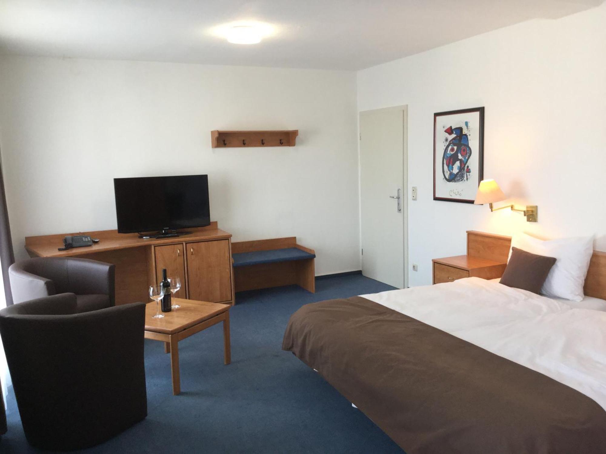 Sunibel Inn Reinheim Exteriör bild